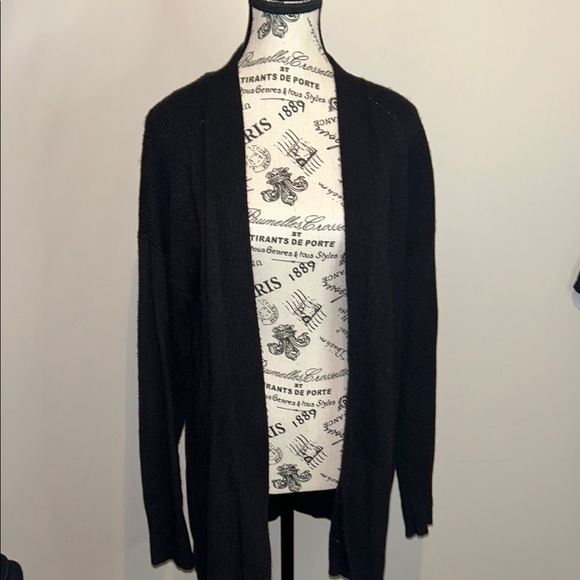 Classic Reitman’s Black Women's Sweater - Picture 1 of 8